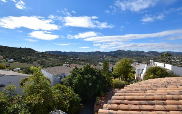 Cozy Holiday Home With Private Swimming Pool in Viñuela