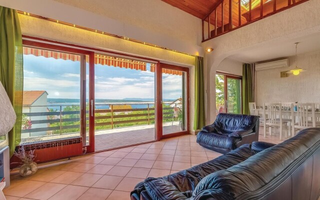 Beautiful Home in Dramalj With Wifi and 4 Bedrooms