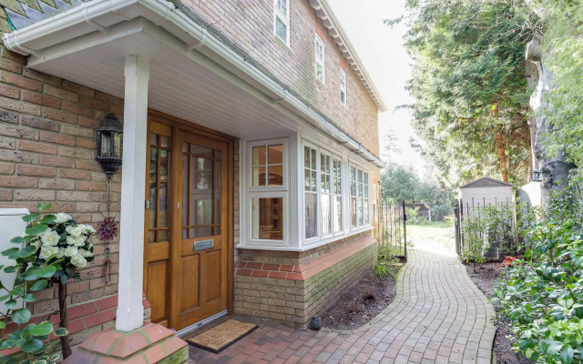 Quay Holidays - Canford Cliffs