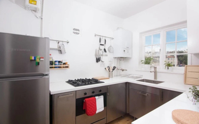 Bohemian top Floor Apartment With Views Over City