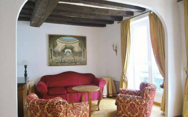 One-Bedroom Apartment Downtown