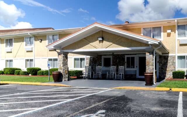 Rodeway Inn & Suites Jacksonville near Camp Lejeune