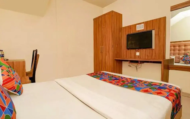 FabExpress Emerald Inn