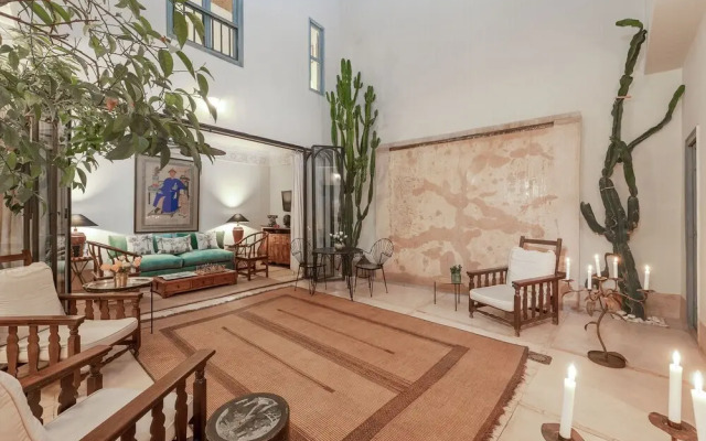 Riad Le J