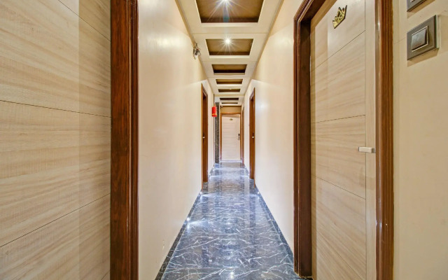 OYO MUM2055 Hotel Golden Crown