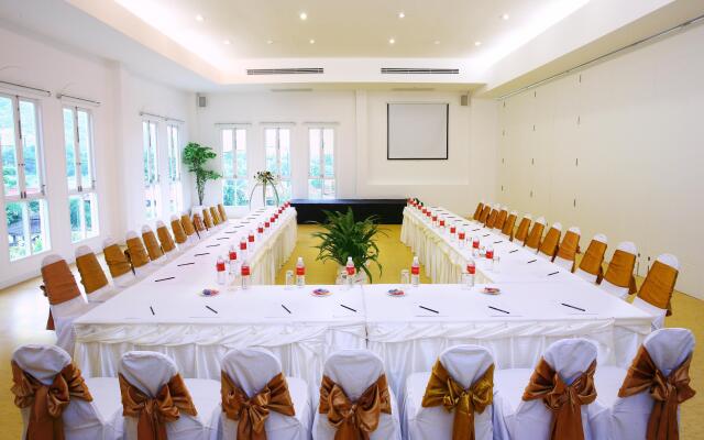 The Old Phuket - Karon Beach Resort