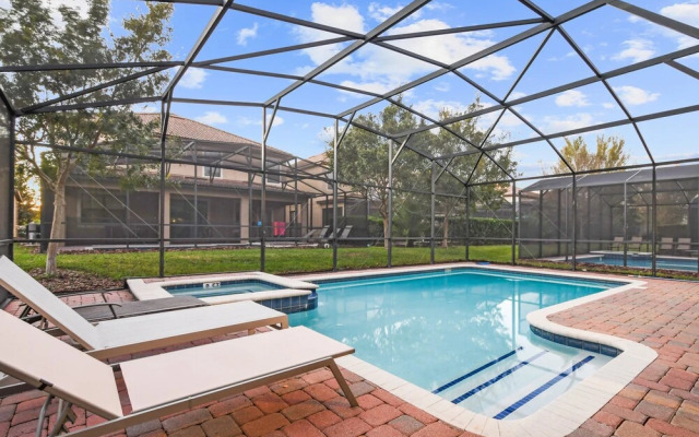 Disney themed, pool, close to parks!