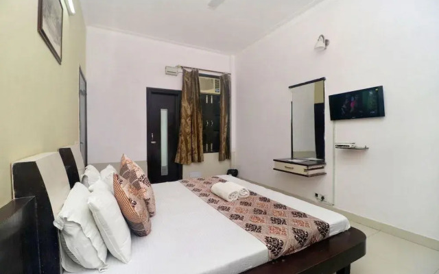 Gurjeet Hotel By Naavagat