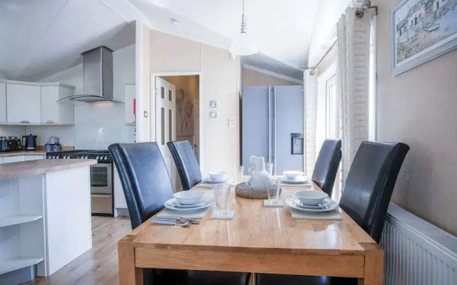 Manor 5 Lodge - 2 Bedroom Lodge - Pendine