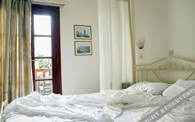 Maria Studios Rooms and Apartments