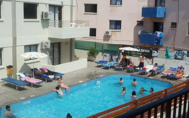 Traveller's Hotel Apartments