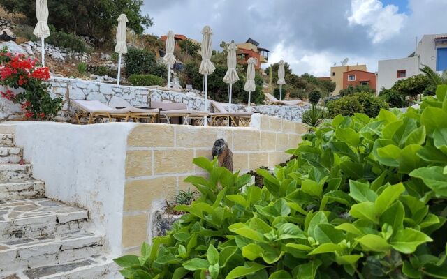 Studio Quiet And Peaceful And Very Relaxing With Kitchen, Shared Pool and Ac