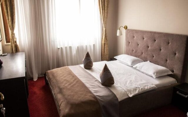 Hotel Yarus