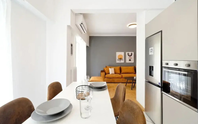 Elegant Big Apartment in Athens With Balcony