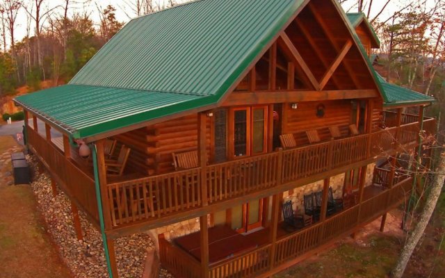 Gatlinburg Getaway, 5 Bedrooms, Sleeps 22, Views, Hot Tub, Game Room,