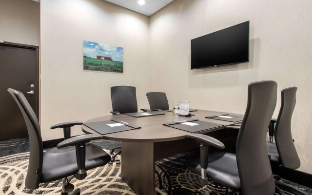 Clarion Hotel & Suites