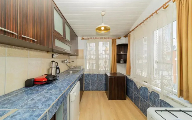 Central Flat With Balcony and Terrace in Muratpasa