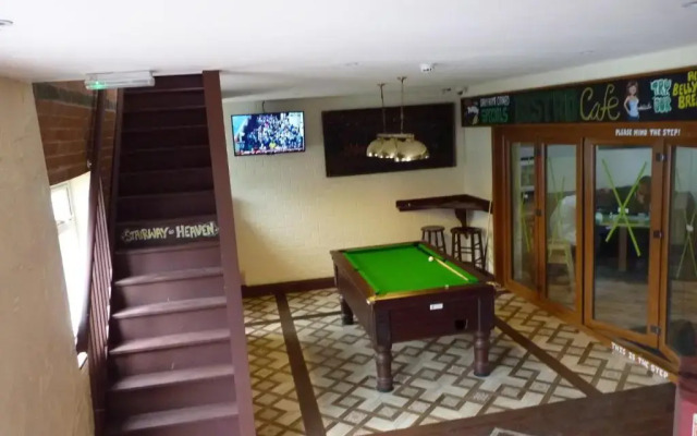 Shanahans B&B with Sports Bar