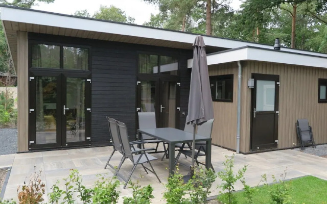 Lovely Bungalow in Hoenderloo With Fireplace