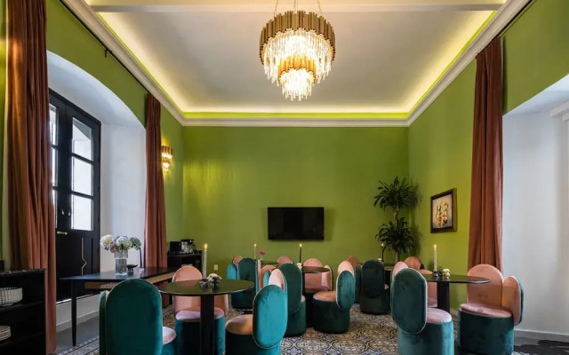 HOLT's Hotel De Mi Independencia