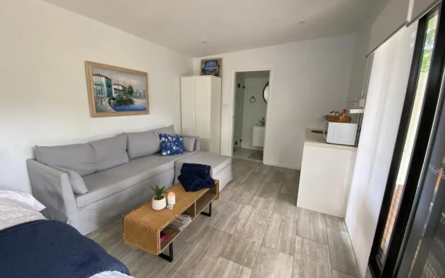 Golf Course & Beach Stay Self-contained Guest House – Guest Rooms – Nelson Bay