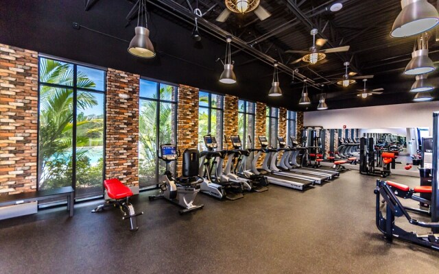 Vibrant Townhome w Private Pool, near Disney