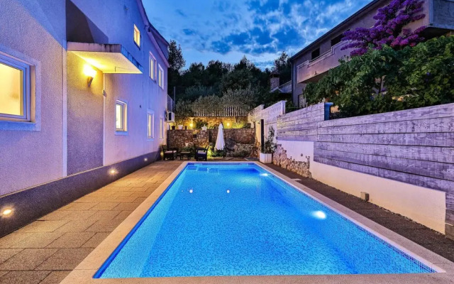 Beautiful Home in Marina With Wifi and 7 Bedrooms