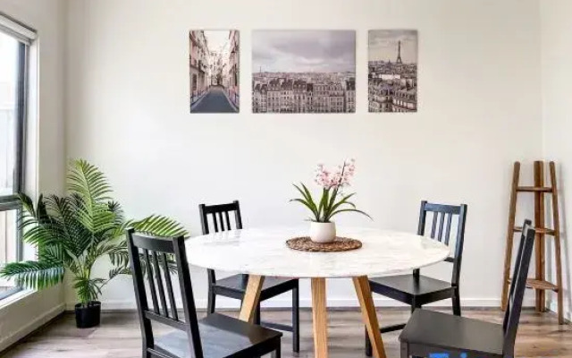 Stylish Berwick Home with WiFi, Smart TV, Garage