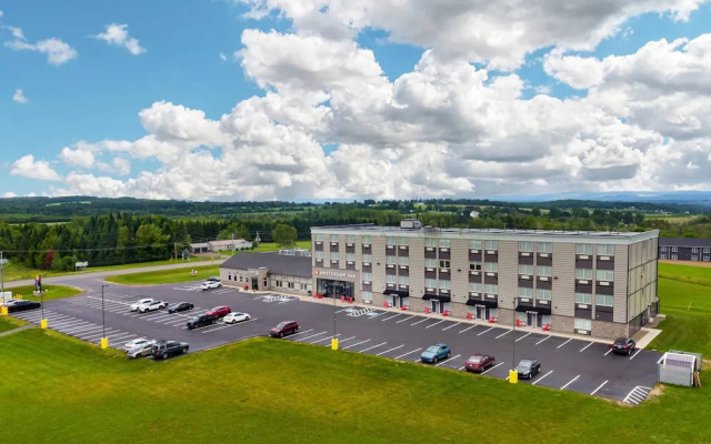 Amsterdam Inn & Suites, an Ascend Collection Hotel