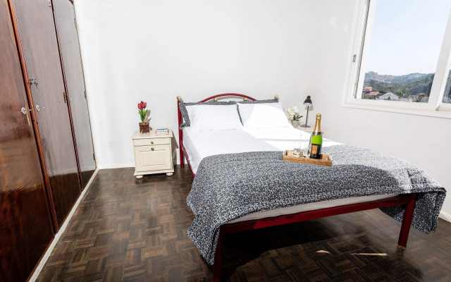 Incrível Vista com 4 Quartos e Lareira