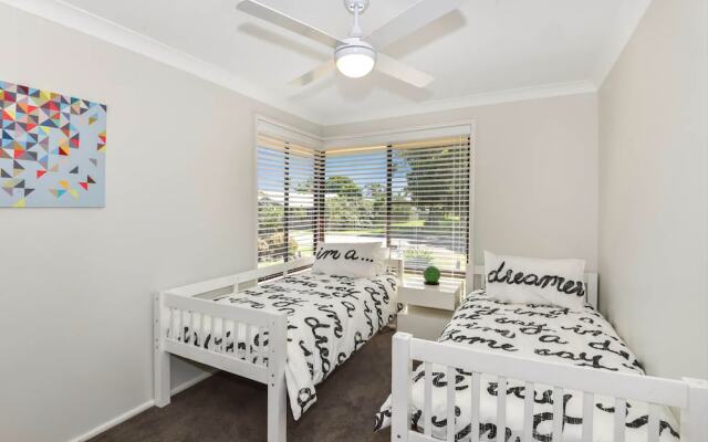 The Noraville House - Large Family Home