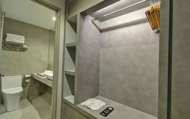 Frame Hotel