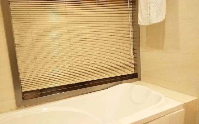 Jiuhuashan Center Hotel