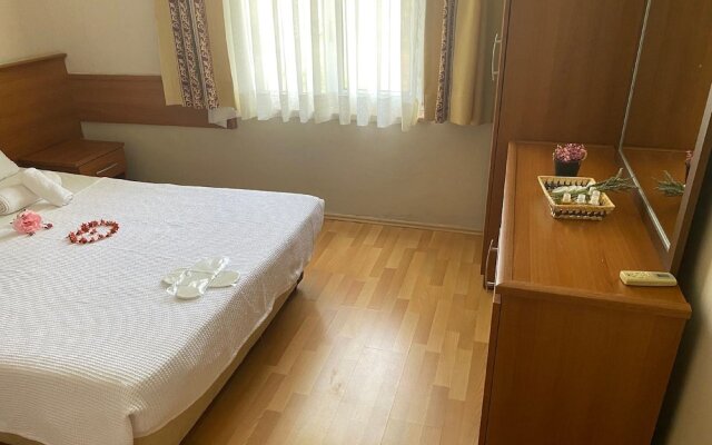 Felicity Hotel & Bungalows
