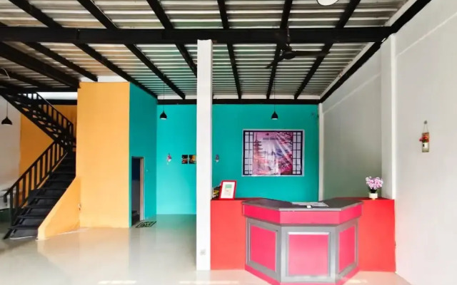 TwoSpaces Living at Bypass Homestay, Mojokerto