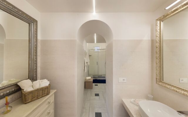 YourHome - Royal Blue Suite