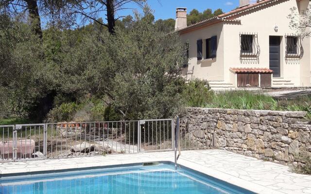 Cozy holiday home in Saint-Antonin-du-Var with large pool