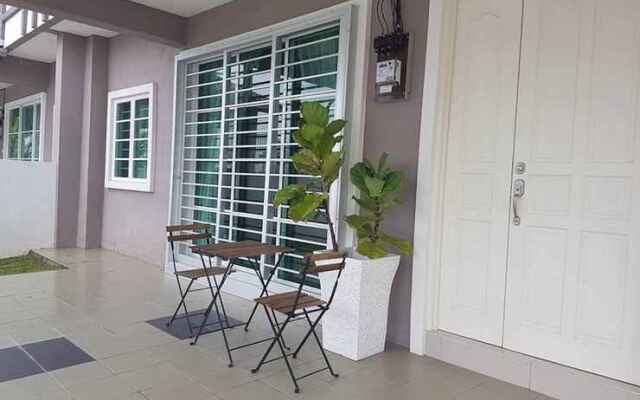 Sitiawan Homestay