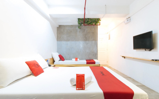 RedDoorz Plus @ Boni Avenue Mandaluyong