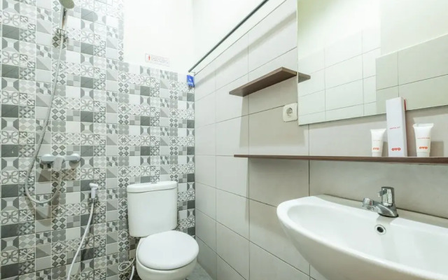 OYO 535 Cileunyi Residence