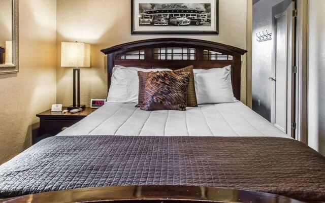 Rodeway Inn & Suites Downtowner-Rte 66