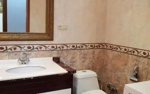 Northern Avenue 2 bedroom Deluxe apartment with Balcony HH644