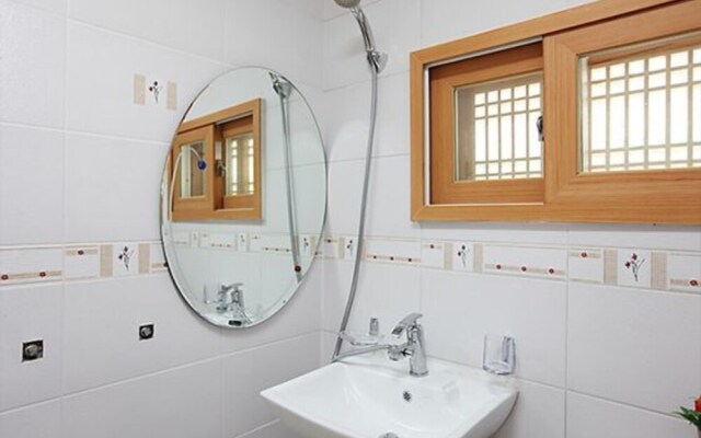 Hongcheon Giwajip View Pension