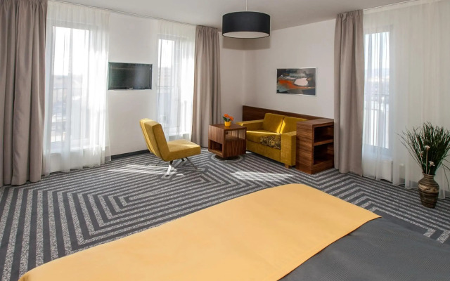 Hotel 99