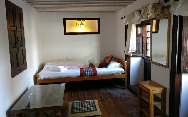 Hiranya Guest House