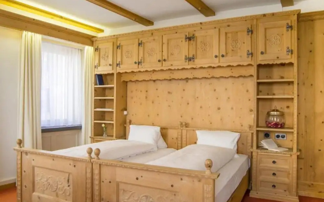 Hotel Alpina – Guest Rooms – Zernez
