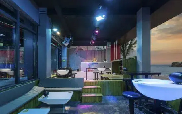 Xiaolu Chenke Seaview Surfing Homestay (Sanya Wuzhizhou Island Houhai Branch)
