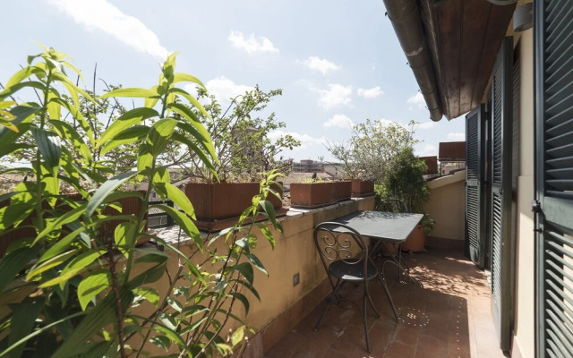 Trastevere Panoramic Rooftop Loft