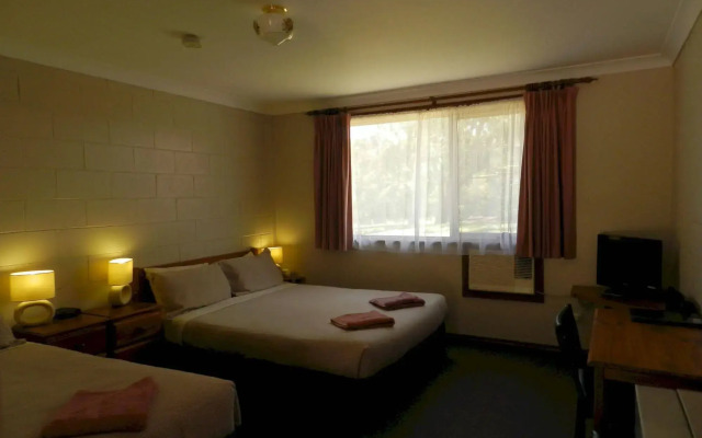 Twelve Apostles Motel & Country Retreat