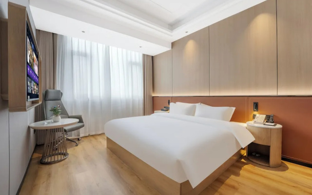 Wanzai Yijia La Maison Hotel